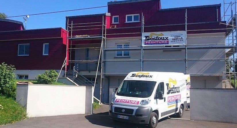 Camion devant ravalement peinture