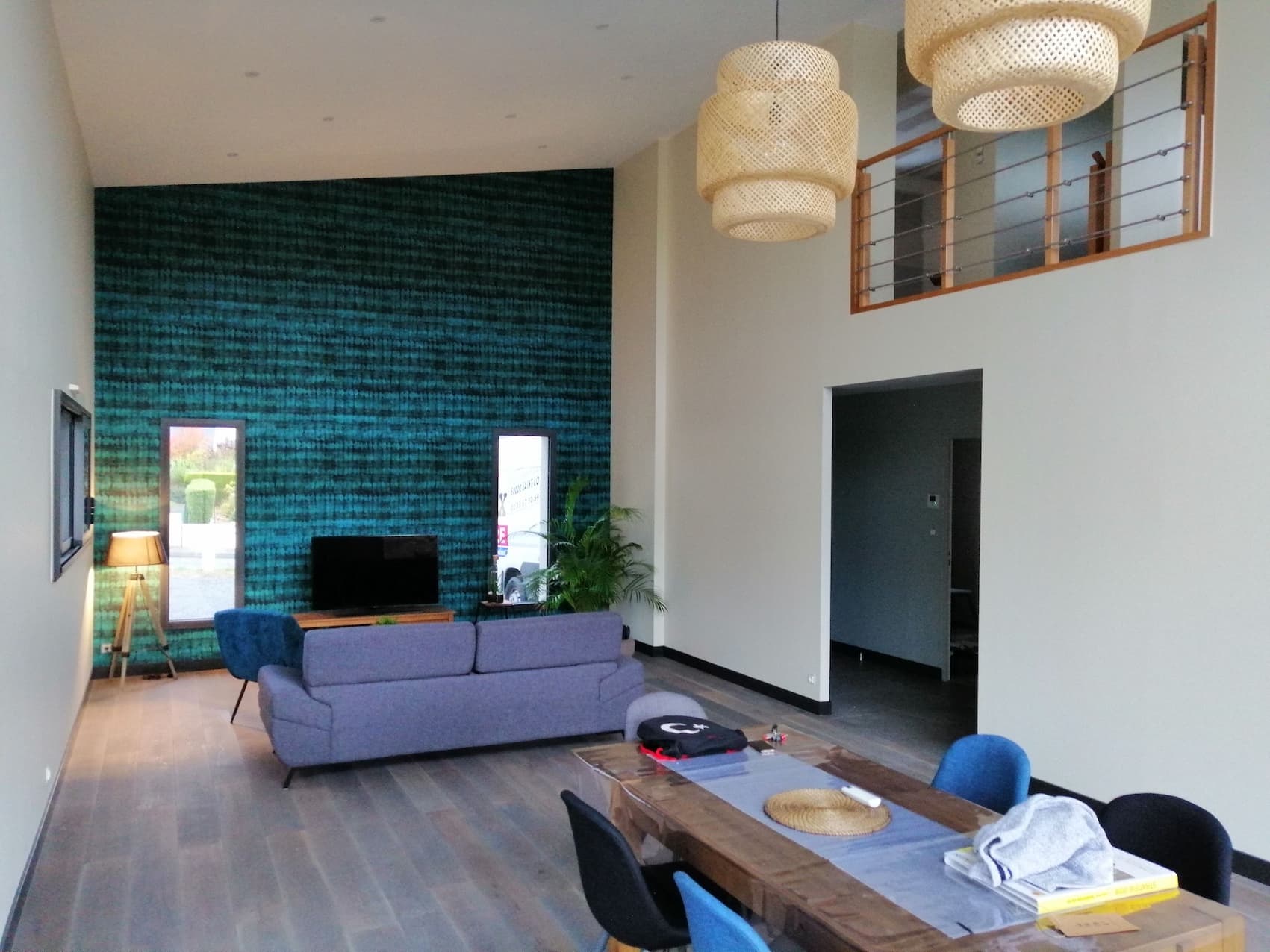 Salon rénové papier peint dans la Manche